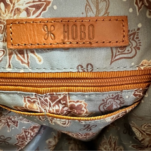 HOBO Large Sheila Satchel crossbody - Picture 4 of 6